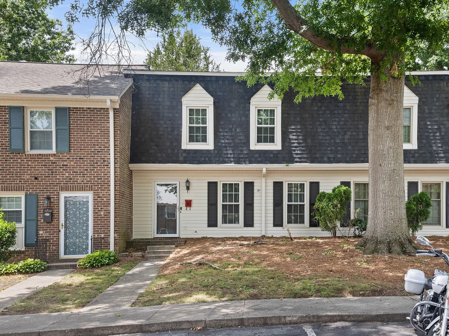 3 bed, 2.5 bath, 1584 sqft, $1,650 — Photo 1