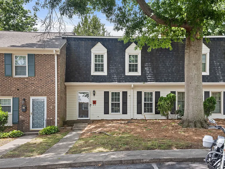 3227 Regents Park Ln #C — Photo 1