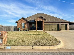 649 SW 7th St, Moore, OK 73160
