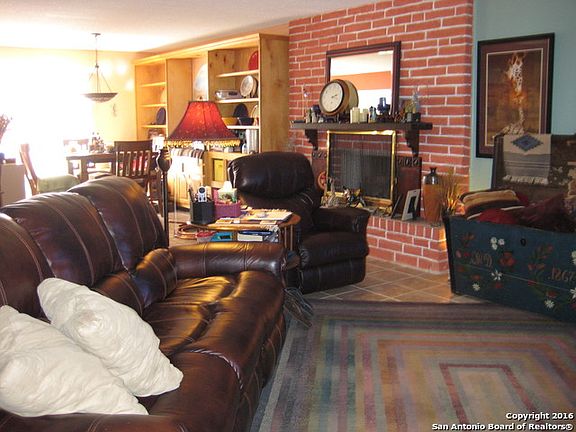 3rd image of 8715 Starcrest Dr