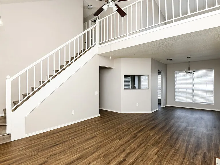 2500 Creekwood Ln — Photo 5