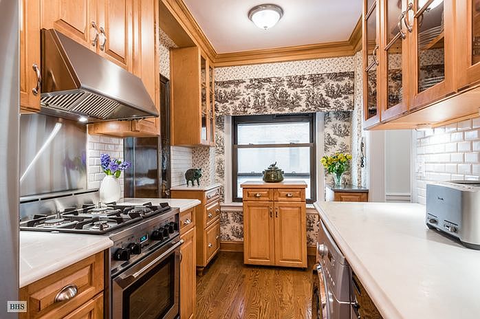 2nd image of 875 W End Ave APT 6F