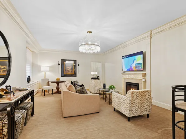 781 5th Avenue image 1 of 7