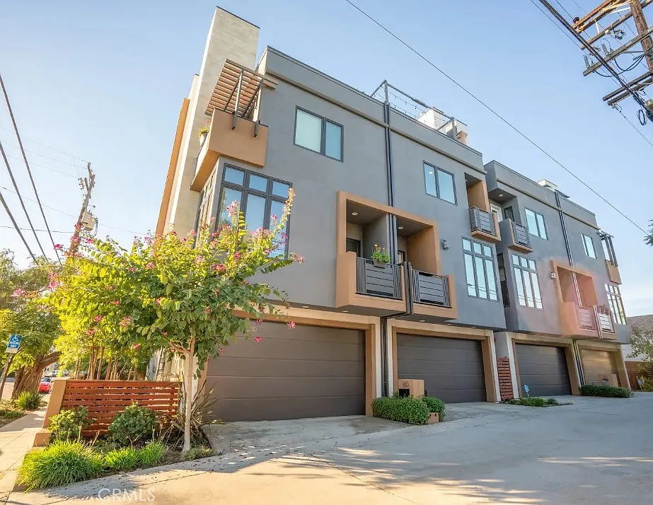 162 W Robinson W