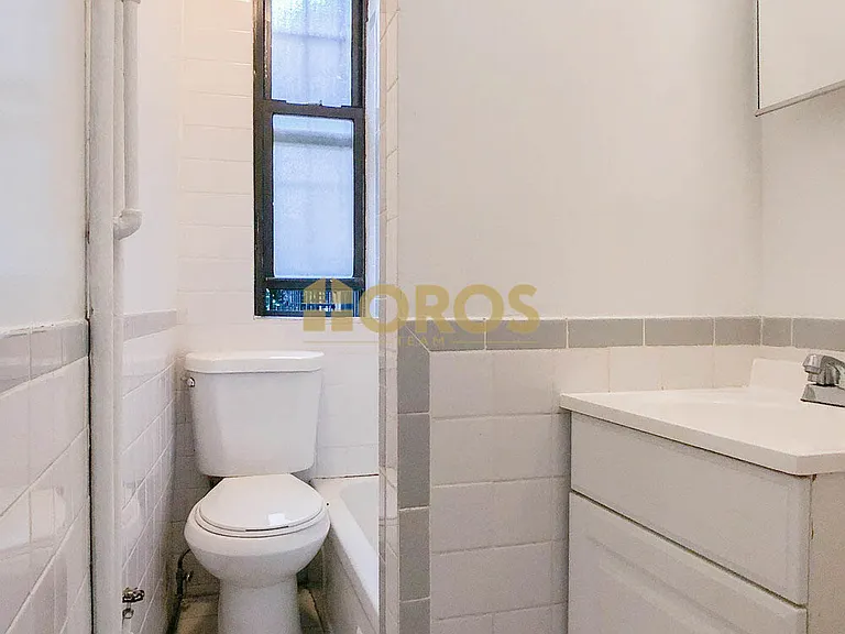 238 E 7th St #14 — Photo 7
