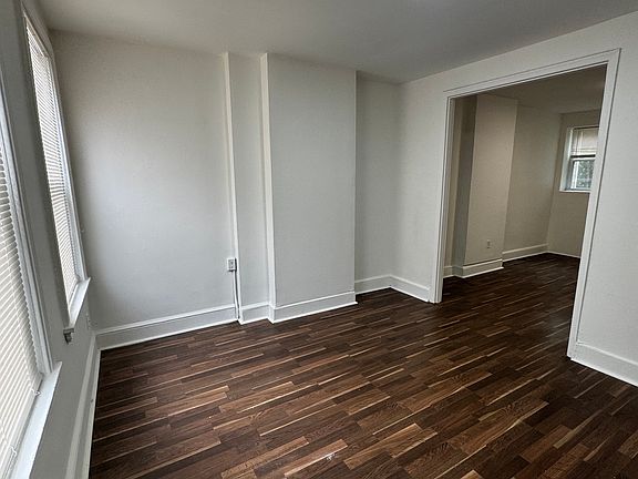 2nd image of 813 Windsor St
