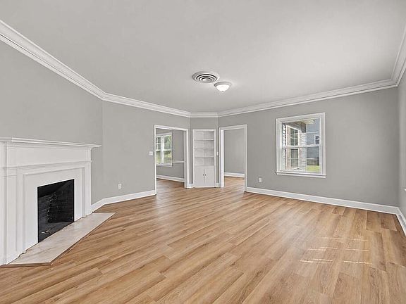5th image of 926 Johnson St SE