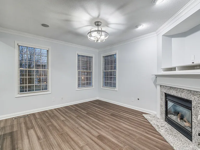 2068 Broughton St — Photo 19