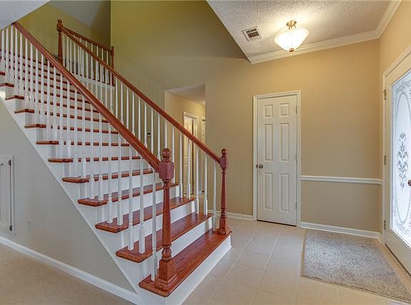 5th image of 2740 Crosswoods Dr