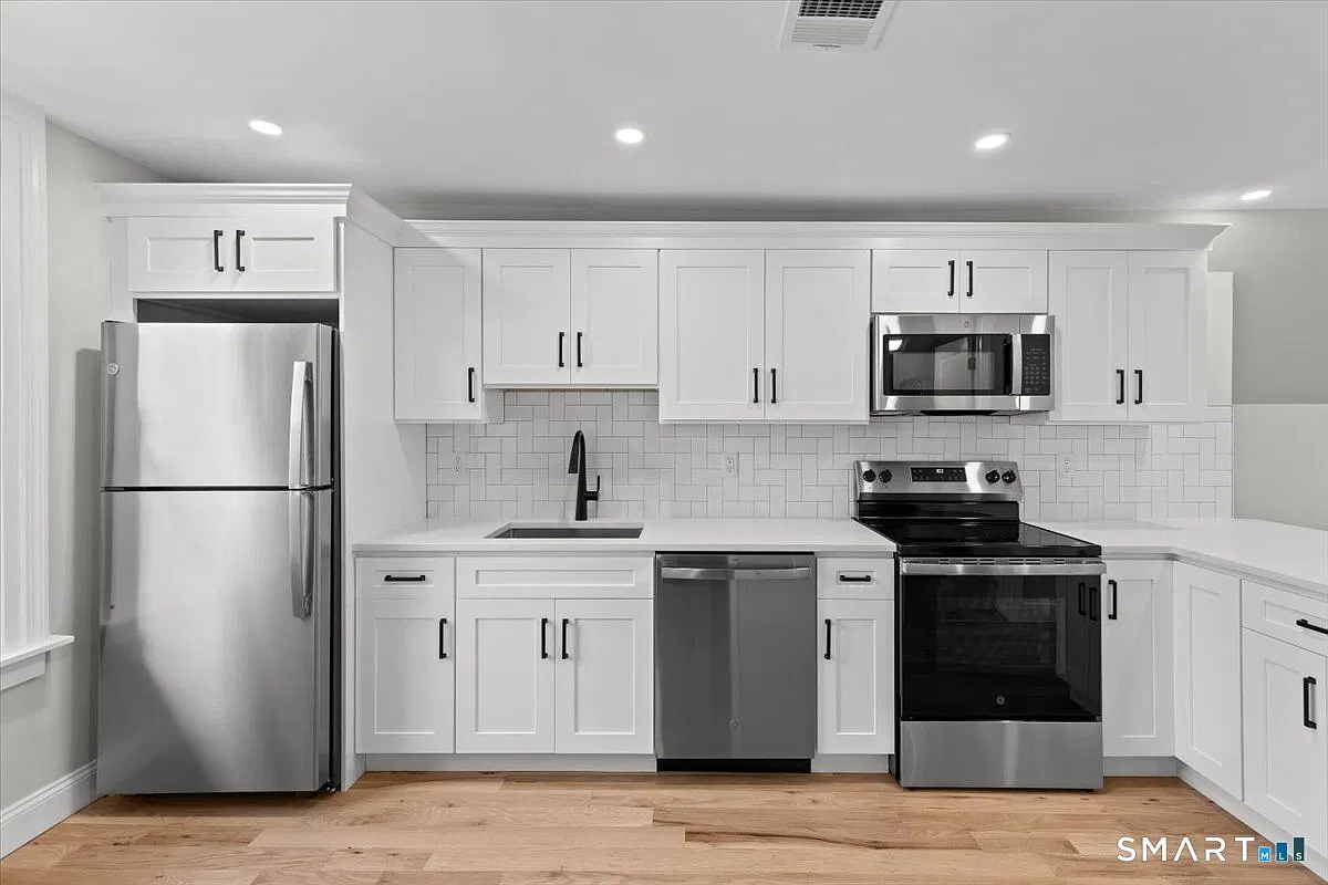 2 bed, 1.0 bath, 900 sqft, $2,500 — Photo 2
