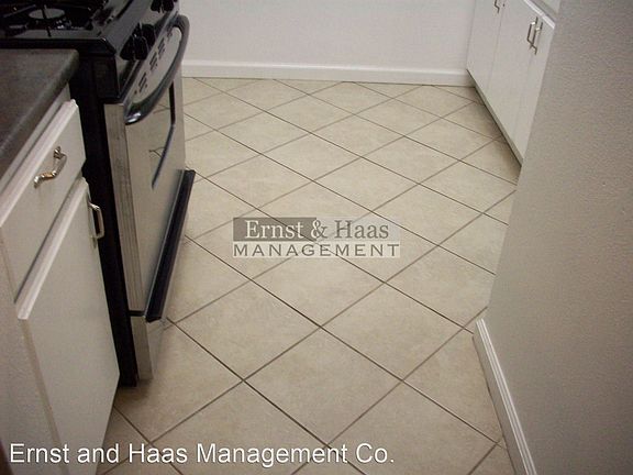 5th image of 6635 N Orizaba Ave Unit 111