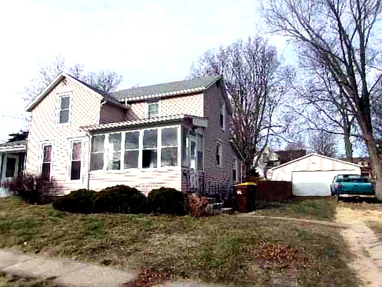 726 W Chestnut St — Photo 1