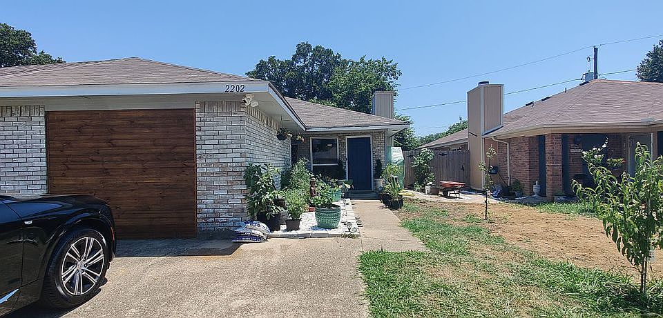 1st image of 2202 Windhurst Dr
