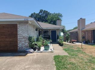 2202 Windhurst Dr, Arlington, TX 76015