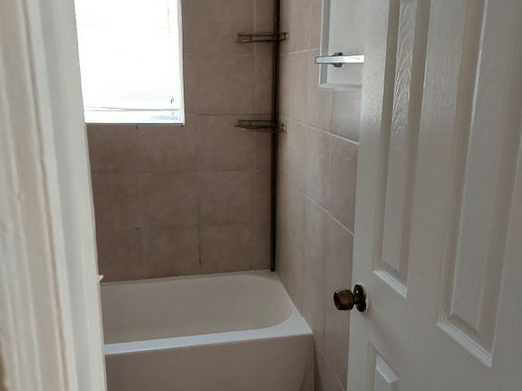 4th image of 2513 Grant St