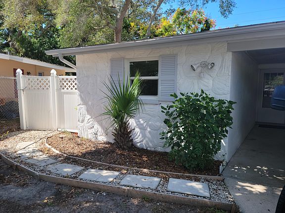 2nd image of 604 Dogwood Ct