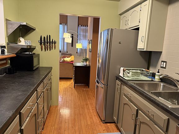 3rd image of 917 Madison St APT 202