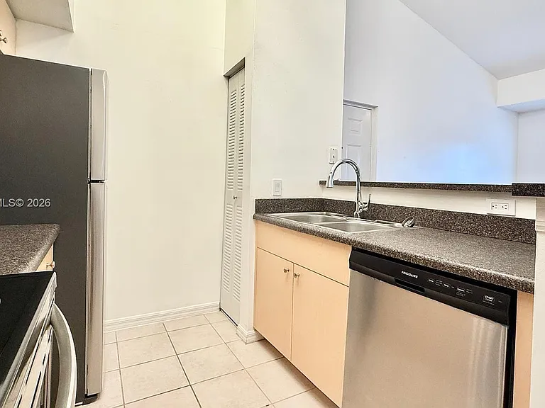 4220 San Marino Blvd #303 — Photo 9