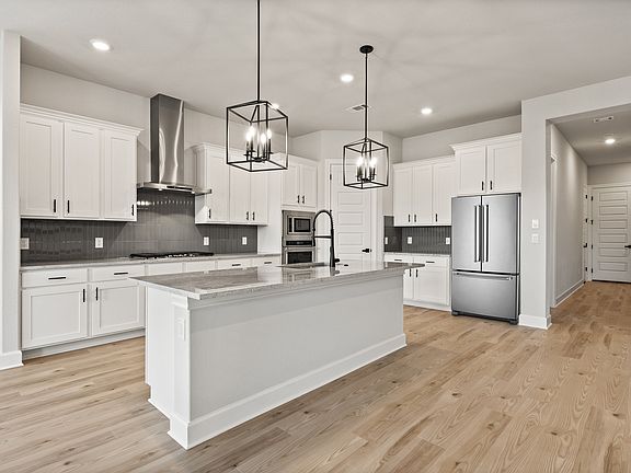 Oversized island in the kitchen