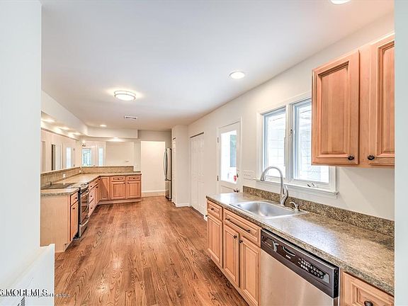 5th image of 699 Aldrich Road