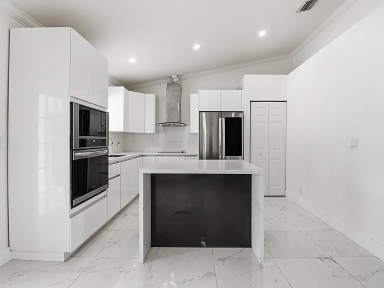105 Vanessa St — Photo 8