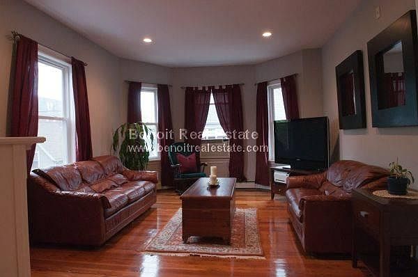 2nd image of 54 Harvey St