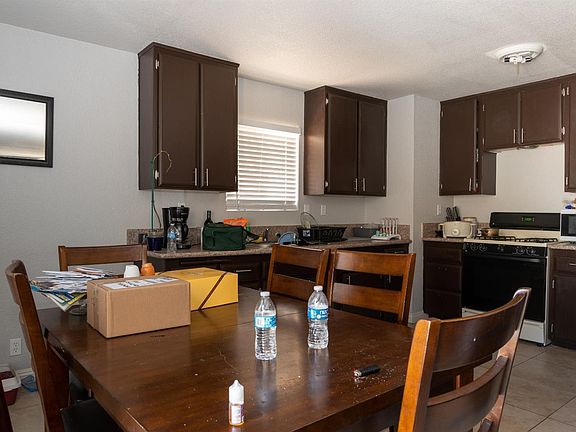 4th image of 11137 Hemlock Ave