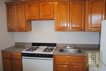 3rd image of 4705 Henry Hudson Pkwy W APT 15G