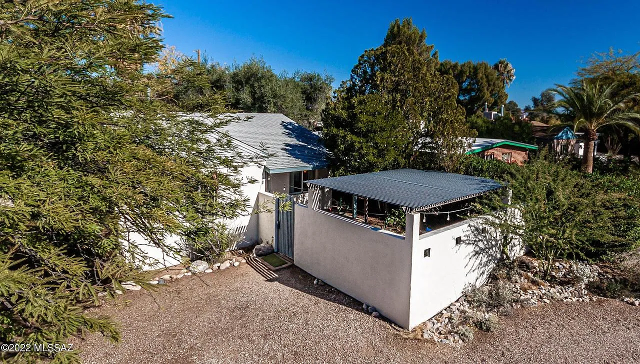 3 bed, 1083 sqft, $2,000 — Photo 3
