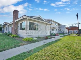 17071 Oak Ln APT B, Huntington Beach, CA 92647