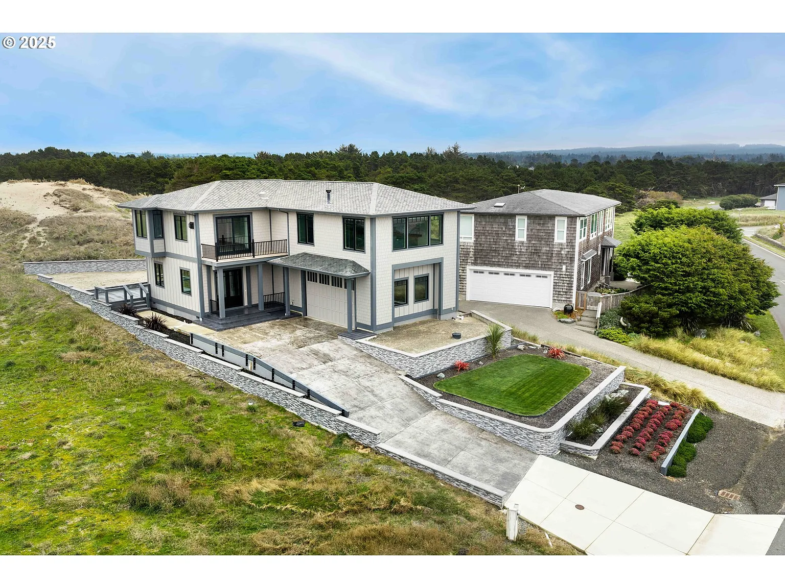 2485 Beach Loop Dr photo 1