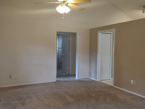 4th image of 221 W Holly Dr