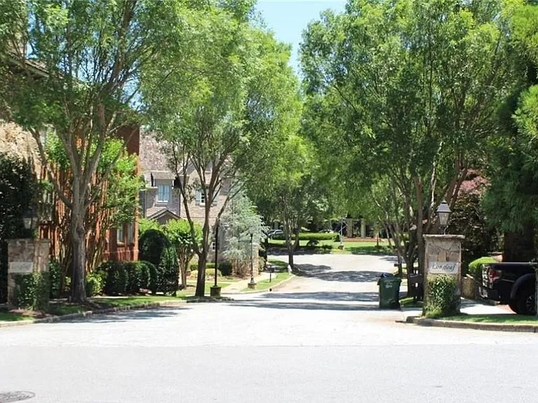 704 Longleaf Dr NE — Photo 38