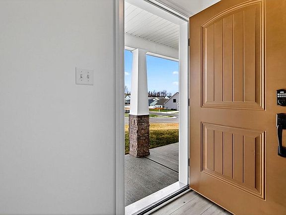 5th image of 230 Langley Dr