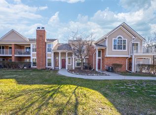 56075 Chesapeake Cir #242, Utica, MI 48316