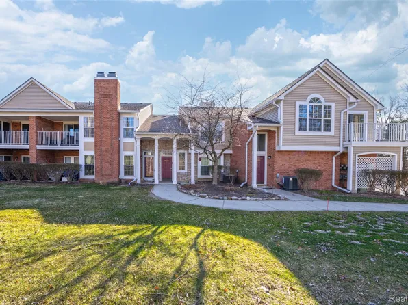 56075 Chesapeake Cir #242, Utica, MI 48316