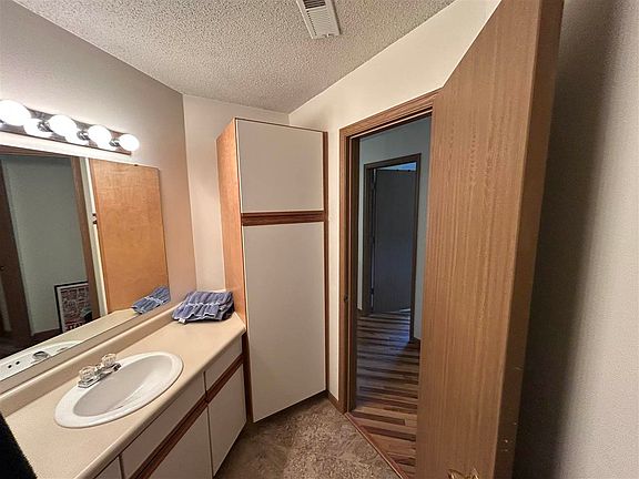 3rd image of 140 Shannon Dr Unit 9