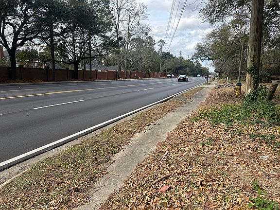 5th image of 2653 Hillcrest Rd