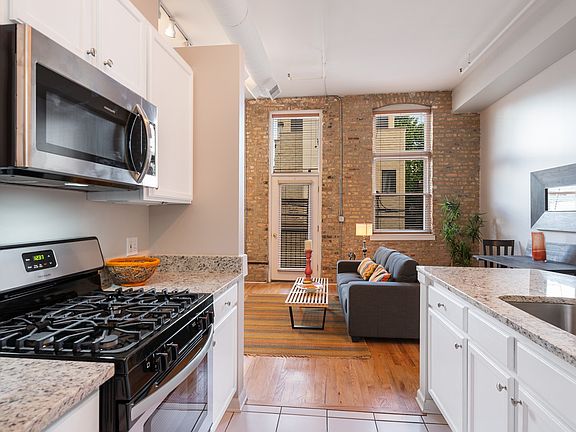 5th image of 1907 N Milwaukee Ave APT 209