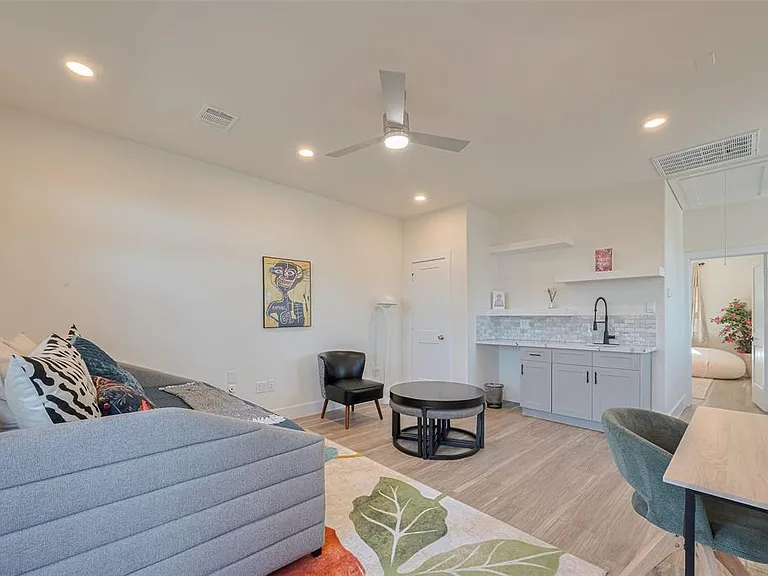 2909 Nagle St — Photo 22