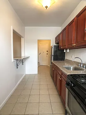 Rented by Realty 2000 Corp | media 22