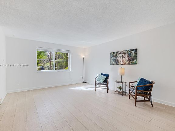 4th image of 6209 SW 78th St #2E