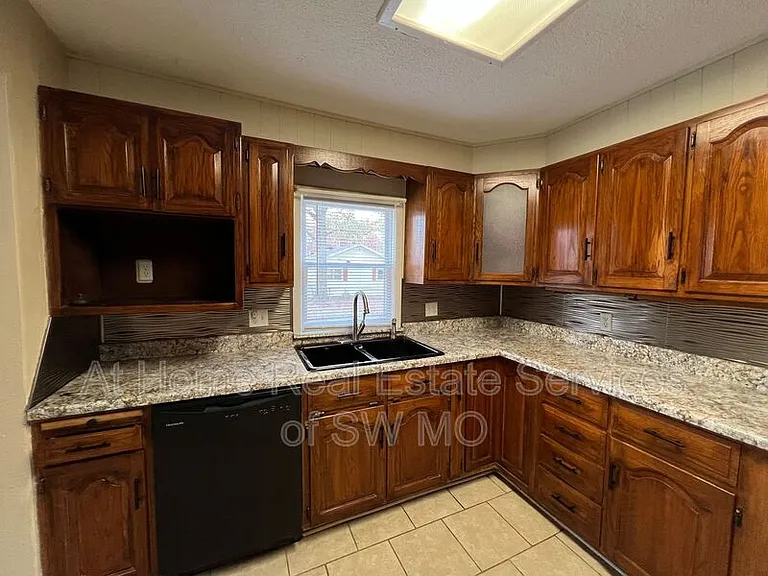 2815 W Madison St — Photo 8