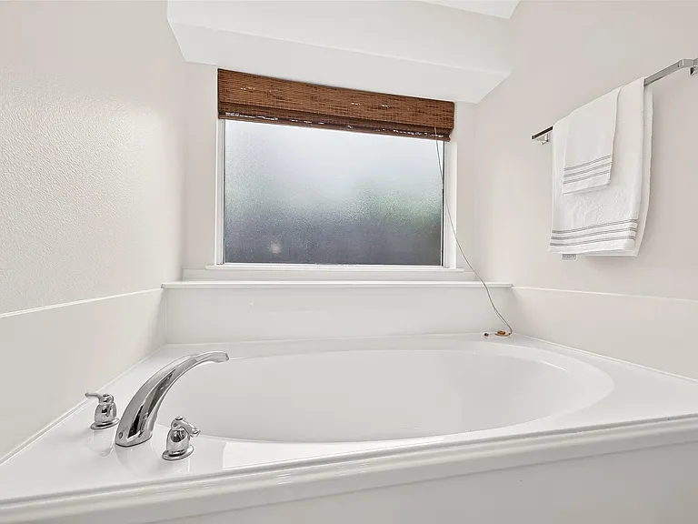 94 S Regan Mead Cir — Photo 33