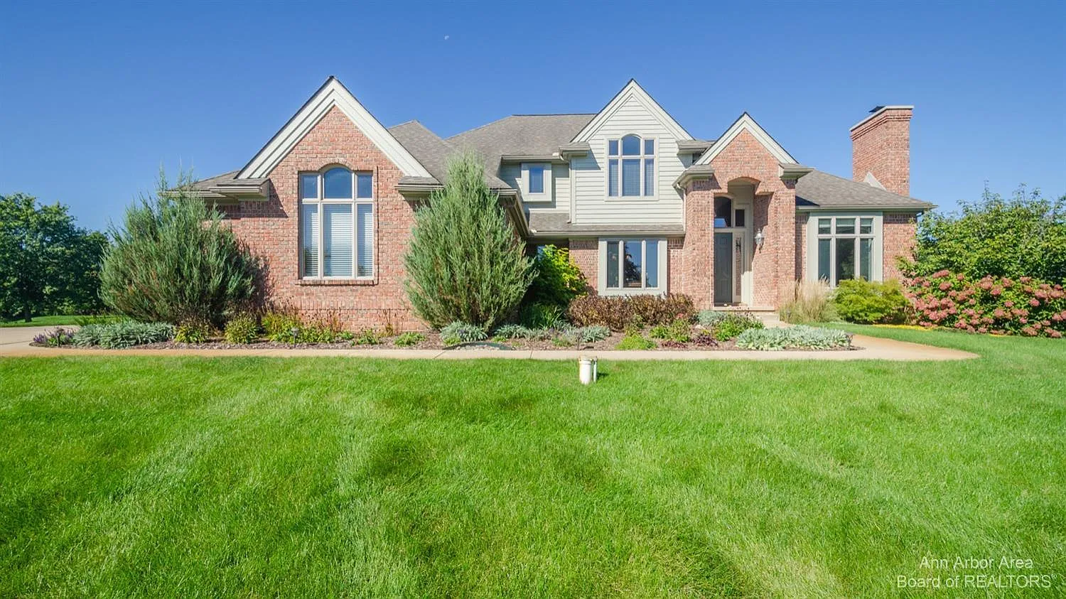5630 Michael Dr photo 1