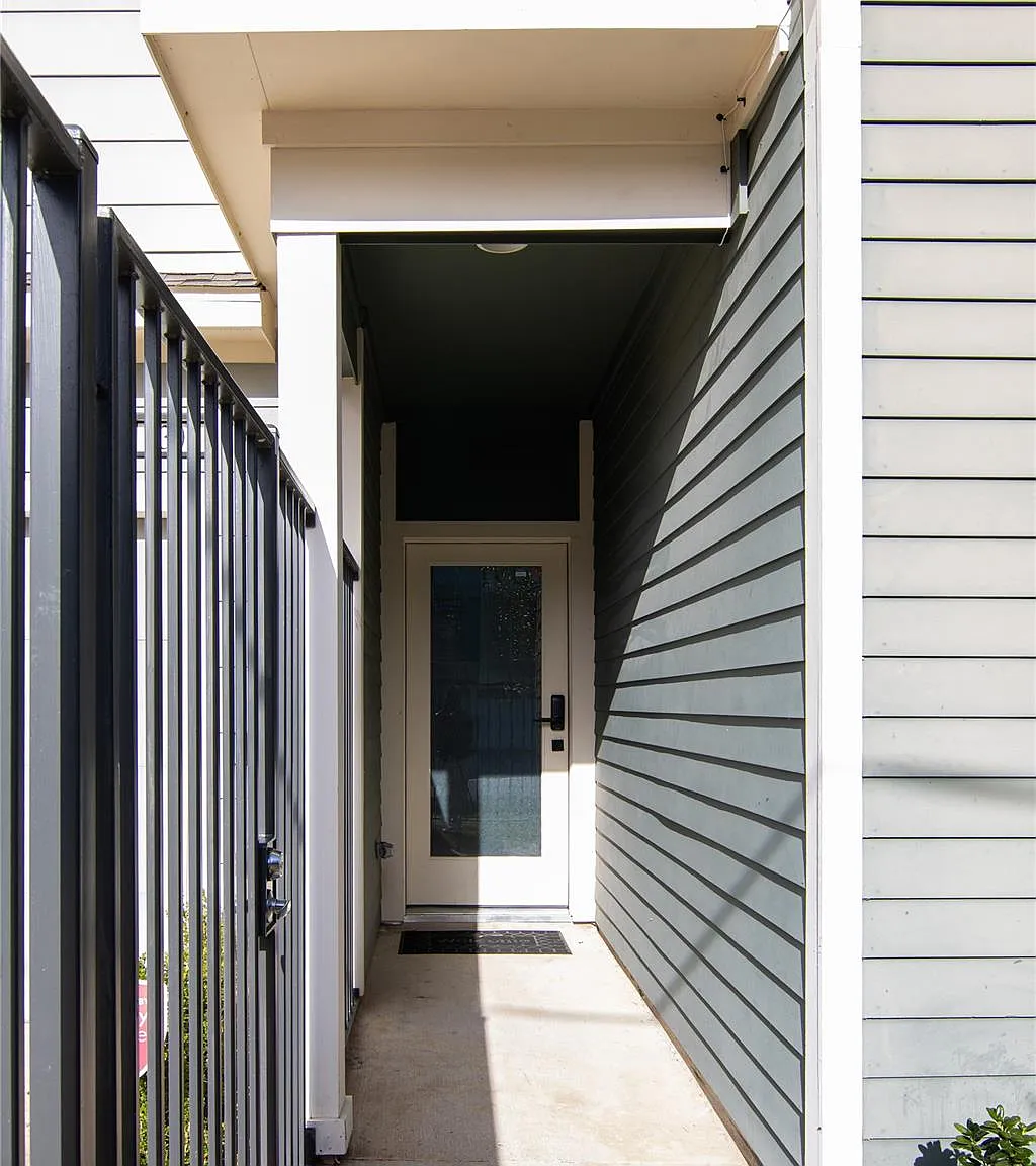 3 bed, 2.5 bath, 1636 sqft, $2,495 — Photo 4
