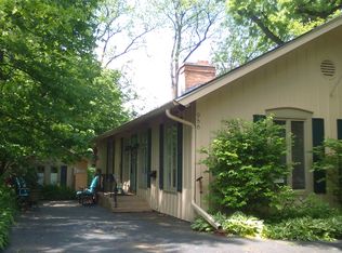 956 Ridgewood Rd, Rockford, IL 61107