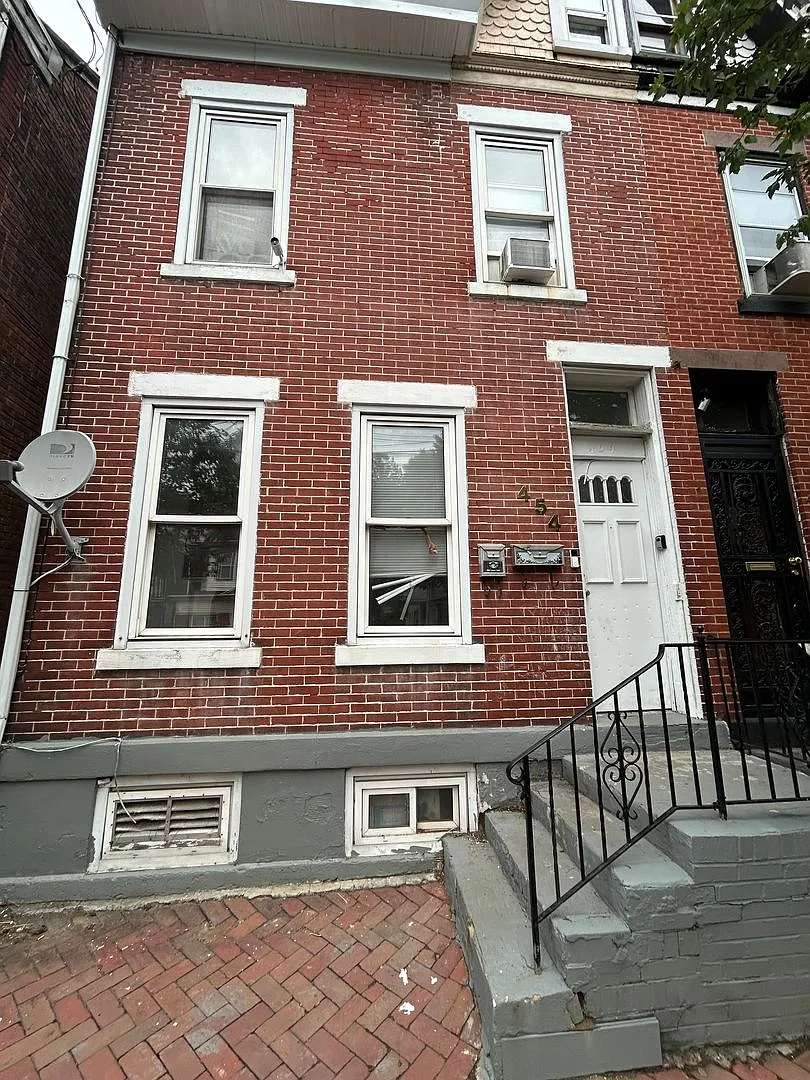 454 W. Hanover St — Photo 1