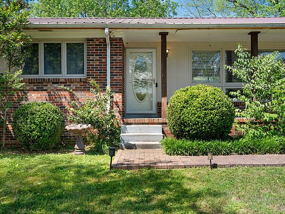 2nd image of 903 Mead Dr