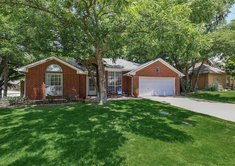 1st image of 411 Sandra Dr